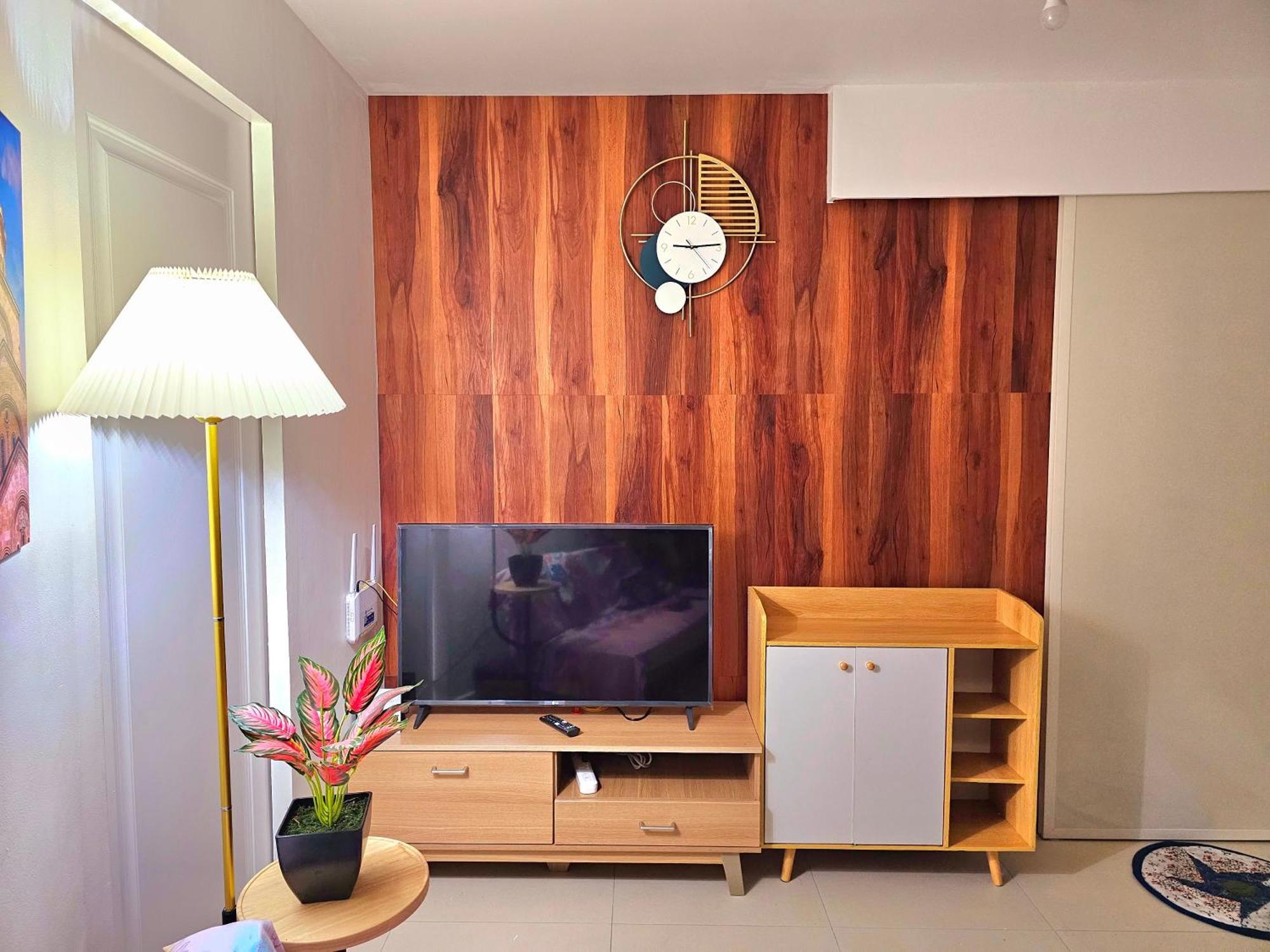 Acellyne'S Suites At The Residences At Commonwealth By Century Quezon City Exterior foto