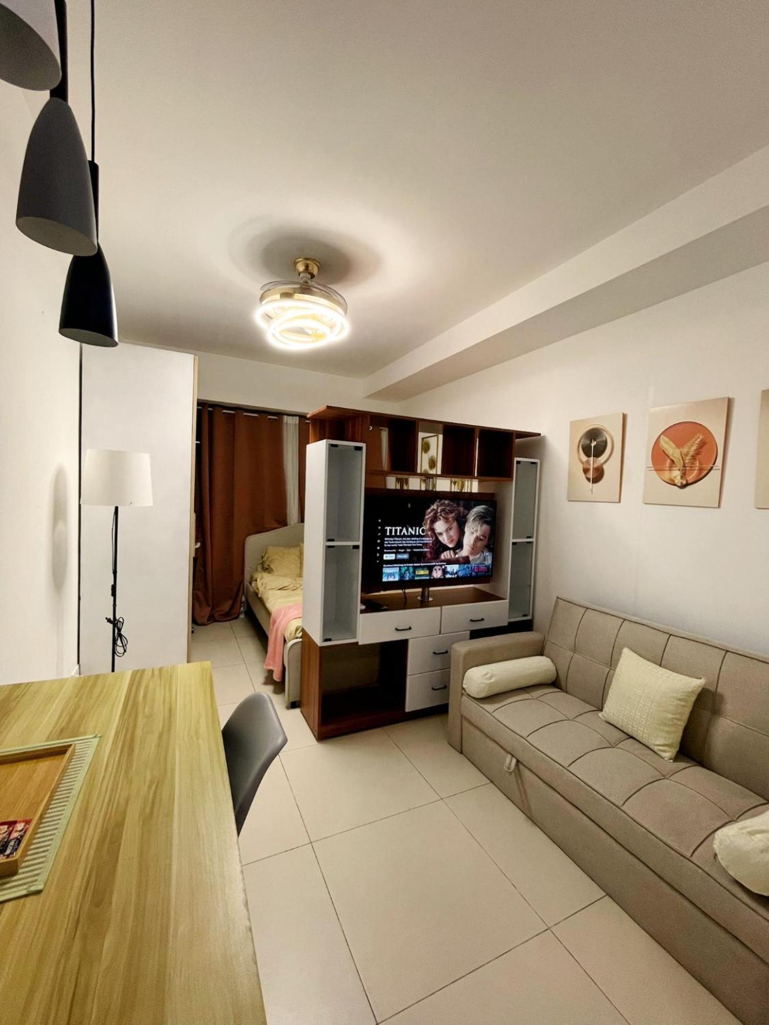 Acellyne'S Suites At The Residences At Commonwealth By Century Quezon City Cameră foto